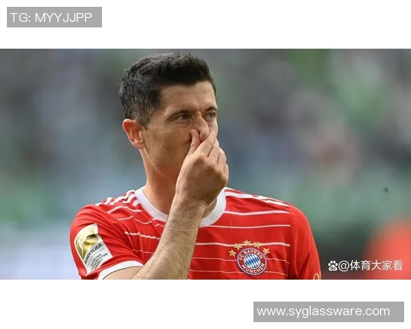 波兰足球巨星莱万多夫斯基的辉煌职业生涯与传奇瞬间回顾